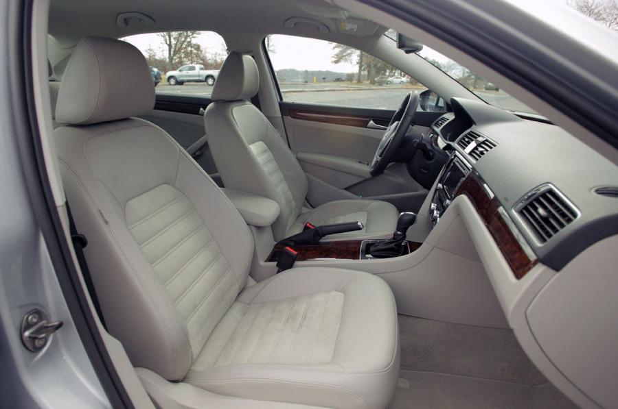  Volkswagen Passat 2.5L SEL Premium 2012 года  (фото 21 из 36)